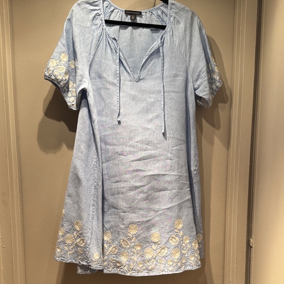 Saks Fifth Avenue Dresses & Skirts - Saks Fifth Avenue Light Blue Casual Top with Black Trim